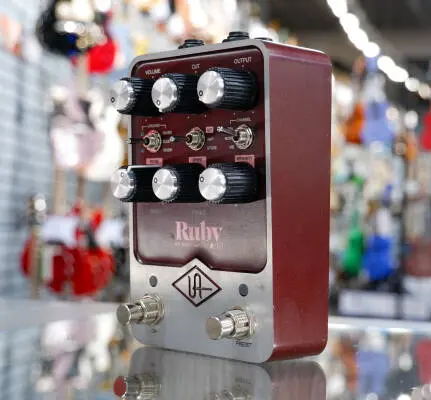 Universal Audio - UAFX Ruby '63 Top Boost Amplifier Pedal 2